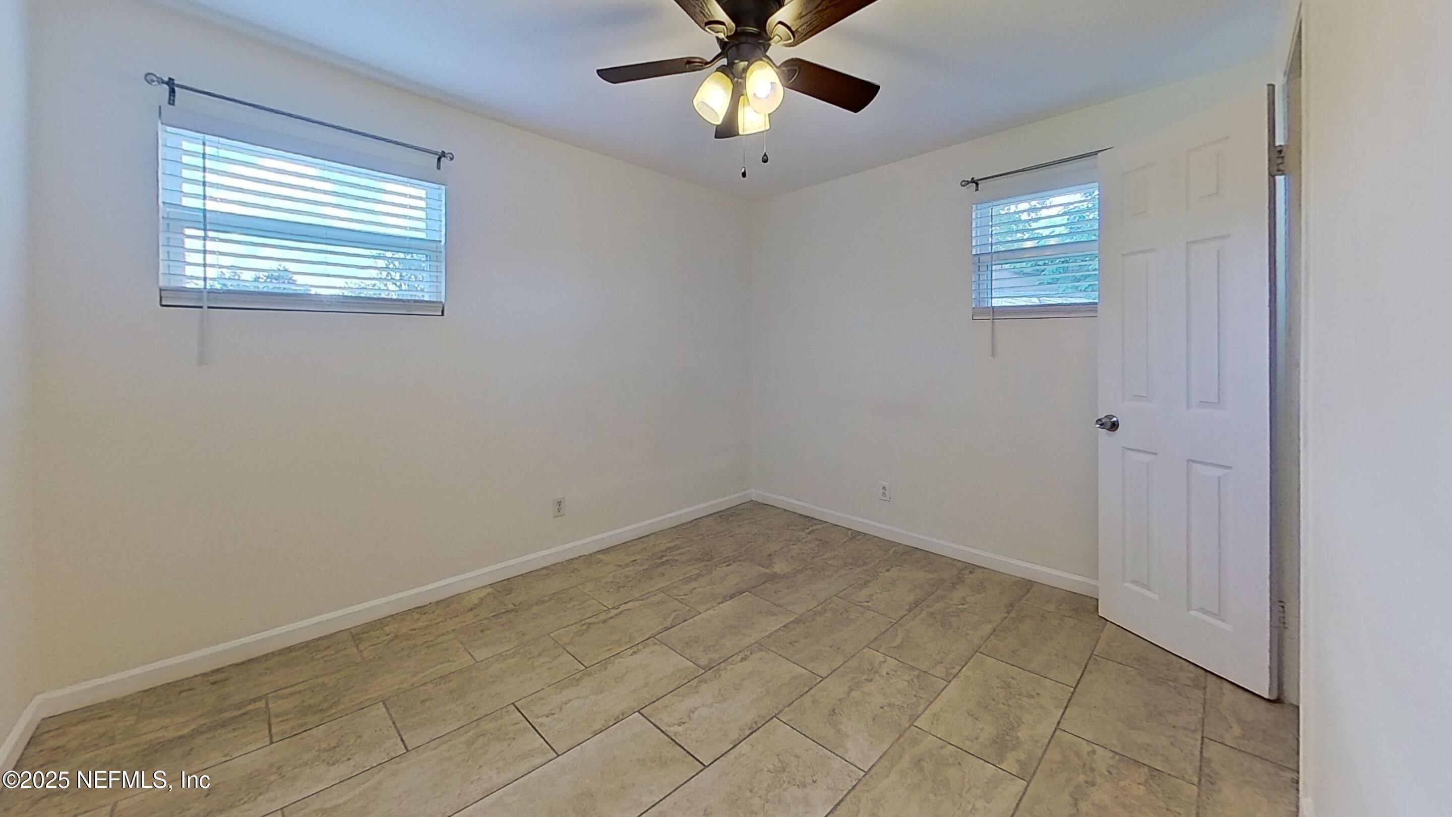 399 Toccoa Road Orange Park, FL 32073 - Photo 20 of 31 an empty room with windows and fan