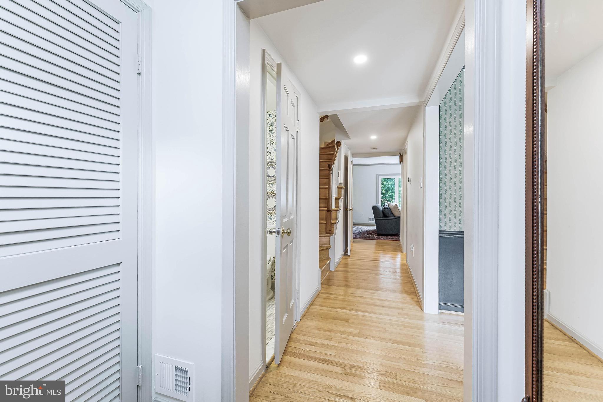 1151 Randolph Road McLean, VA 22101 - Photo 4 of 65 Charming entrance