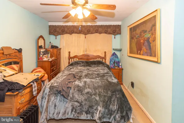 a view of a livingroom with furniture