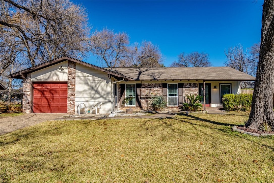 a view of a house with floor to ceiling windows and a basket ball poll