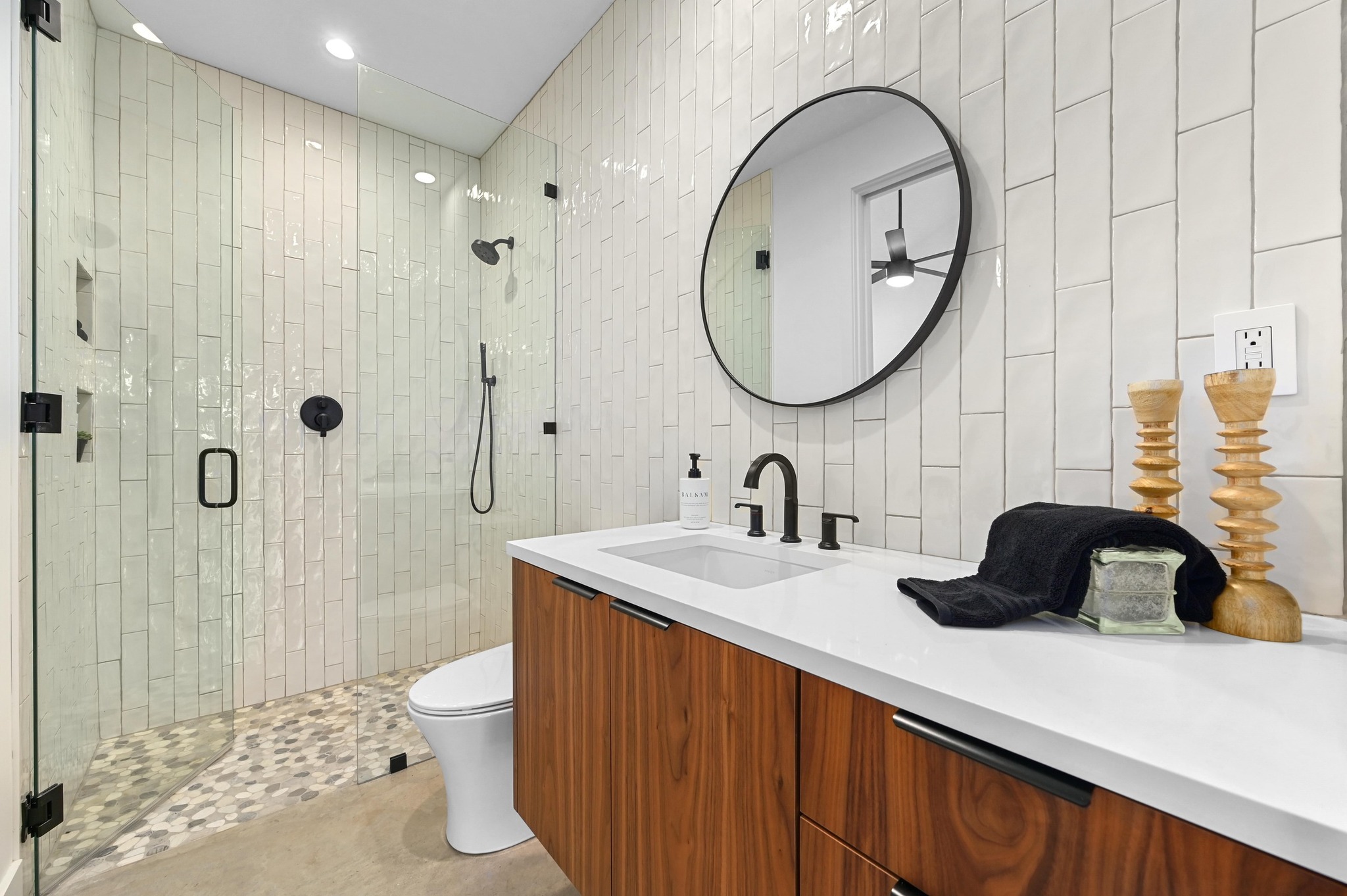 18845 Hidden Ridge Place Jonestown, TX 78645 - Photo 20 of 36 a bathroom with a toilet a sink and a mirror