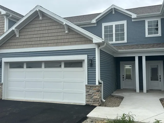 $289,900 | 3164 South Bartells Drive, Unit 202, Beloit, WI 53511