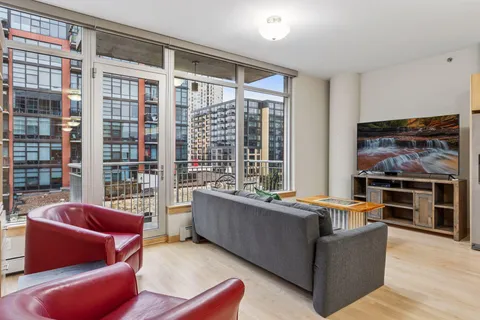 $399,000 | 215 10th Avenue South, Unit 533, Minneapolis, MN 55415
