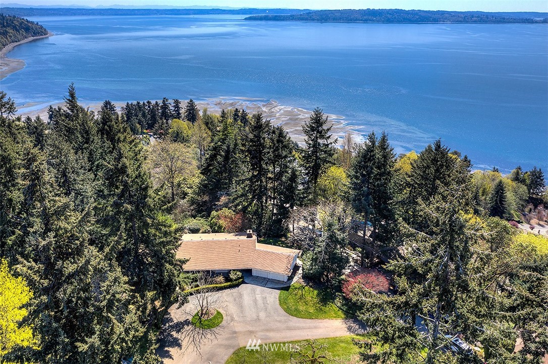 1964 Southwest Hillcrest Road Burien, WA 98166 - Photo 1 of 35 Gallery Image 1