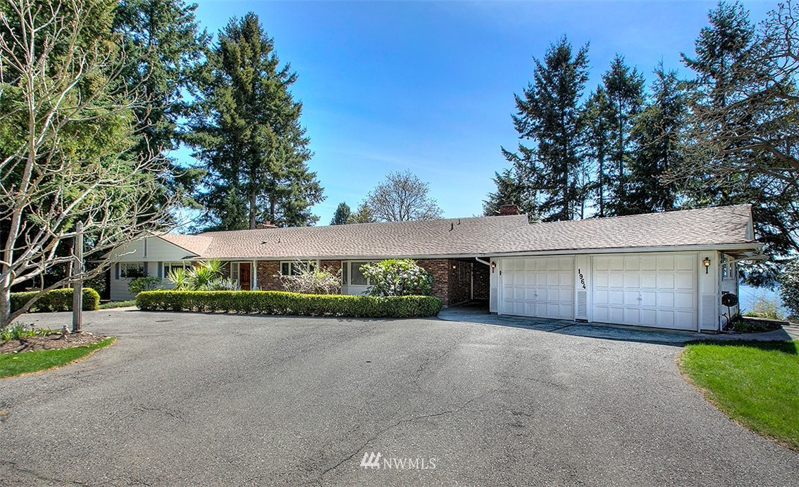 1964 Southwest Hillcrest Road Burien, WA 98166 - Photo 2 of 35 Gallery Image 2