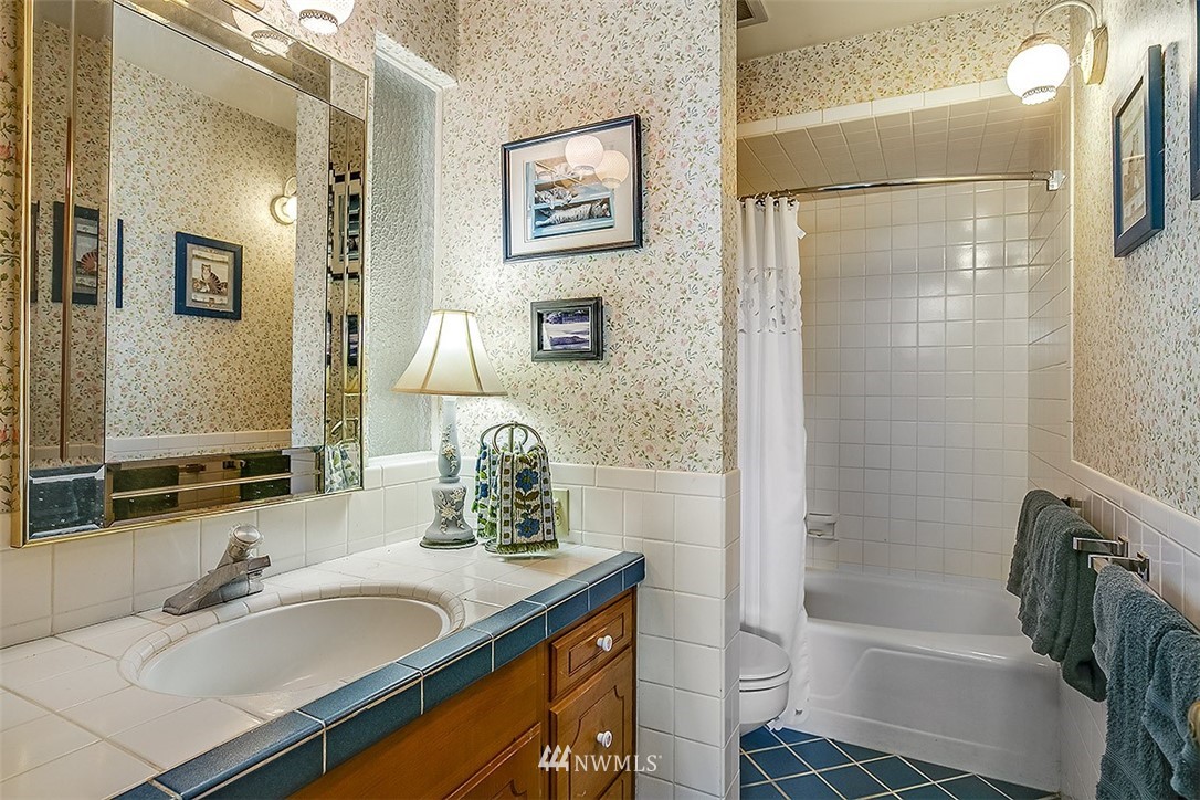 1964 Southwest Hillcrest Road Burien, WA 98166 - Photo 11 of 35 Gallery Image 11