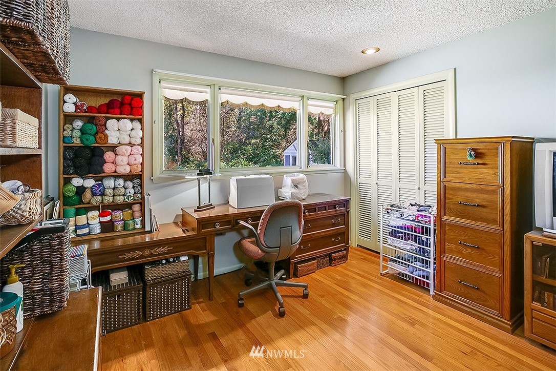 1964 Southwest Hillcrest Road Burien, WA 98166 - Photo 12 of 35 Gallery Image 12