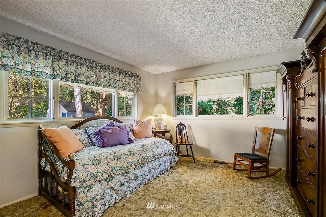 1964 Southwest Hillcrest Road Burien, WA 98166 - Photo 14 of 35 Gallery Image 14