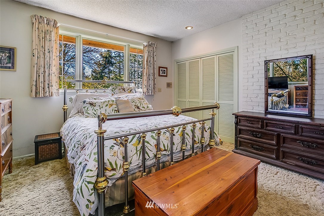 1964 Southwest Hillcrest Road Burien, WA 98166 - Photo 15 of 35 Gallery Image 15