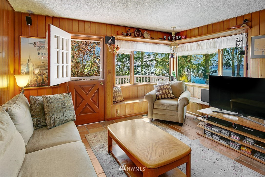 1964 Southwest Hillcrest Road Burien, WA 98166 - Photo 9 of 35 Gallery Image 9