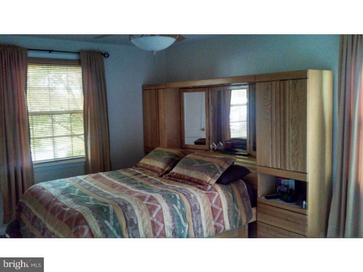 205 Larchwood Road Springfield, PA 19064 - Photo 11 of 20 Master Bedroom