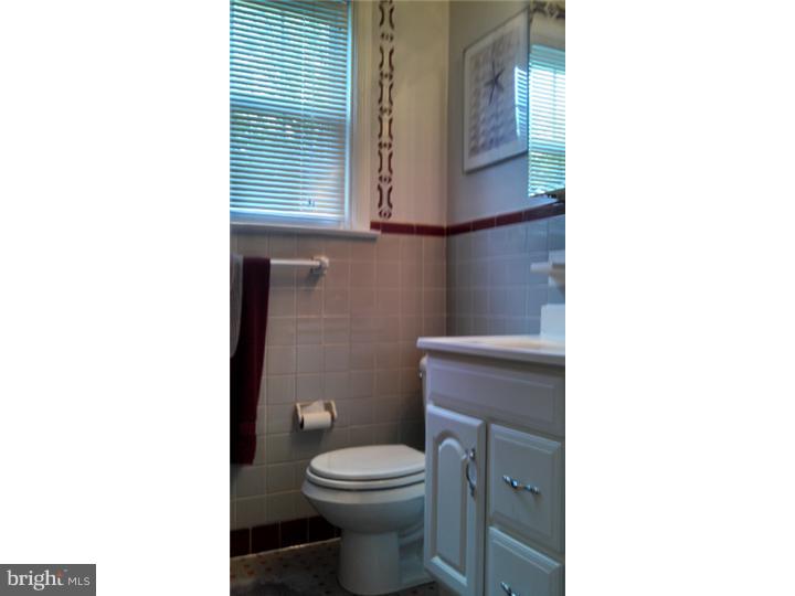 205 Larchwood Road Springfield, PA 19064 - Photo 15 of 20 Bathroom