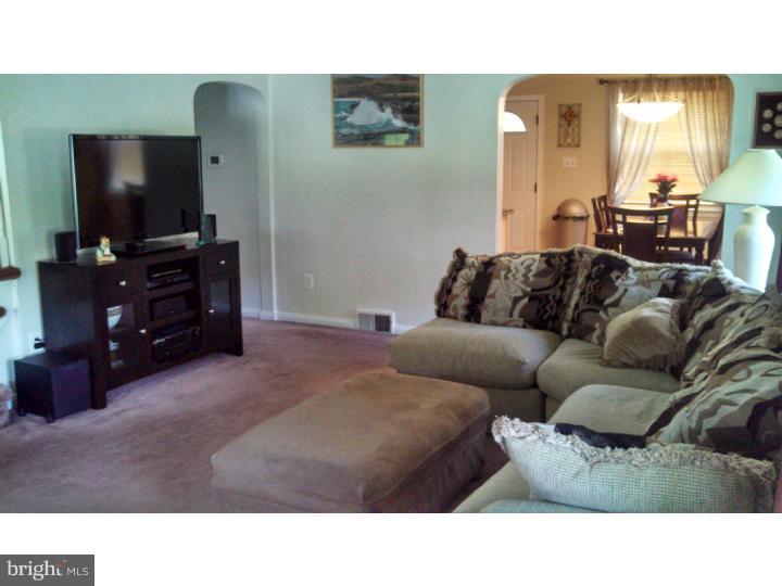 205 Larchwood Road Springfield, PA 19064 - Photo 10 of 20 Living Room