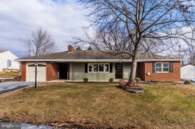 $324,900 | 1913 Maplewood Drive, Carlisle, PA 17013