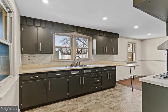 $324,900 | 1913 Maplewood Drive, Carlisle, PA 17013