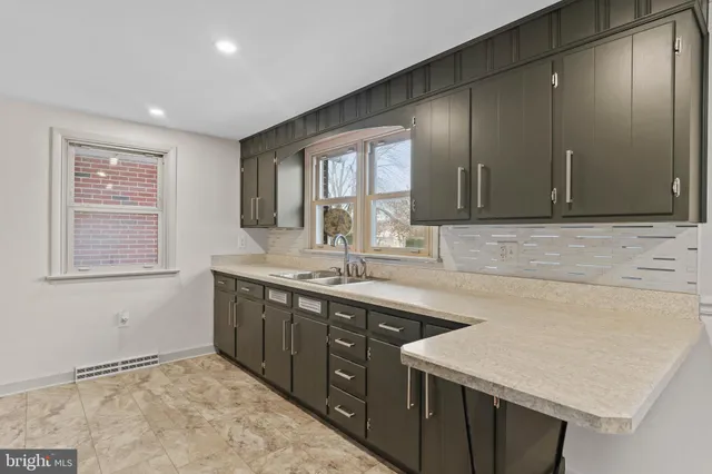 $324,900 | 1913 Maplewood Drive, Carlisle, PA 17013