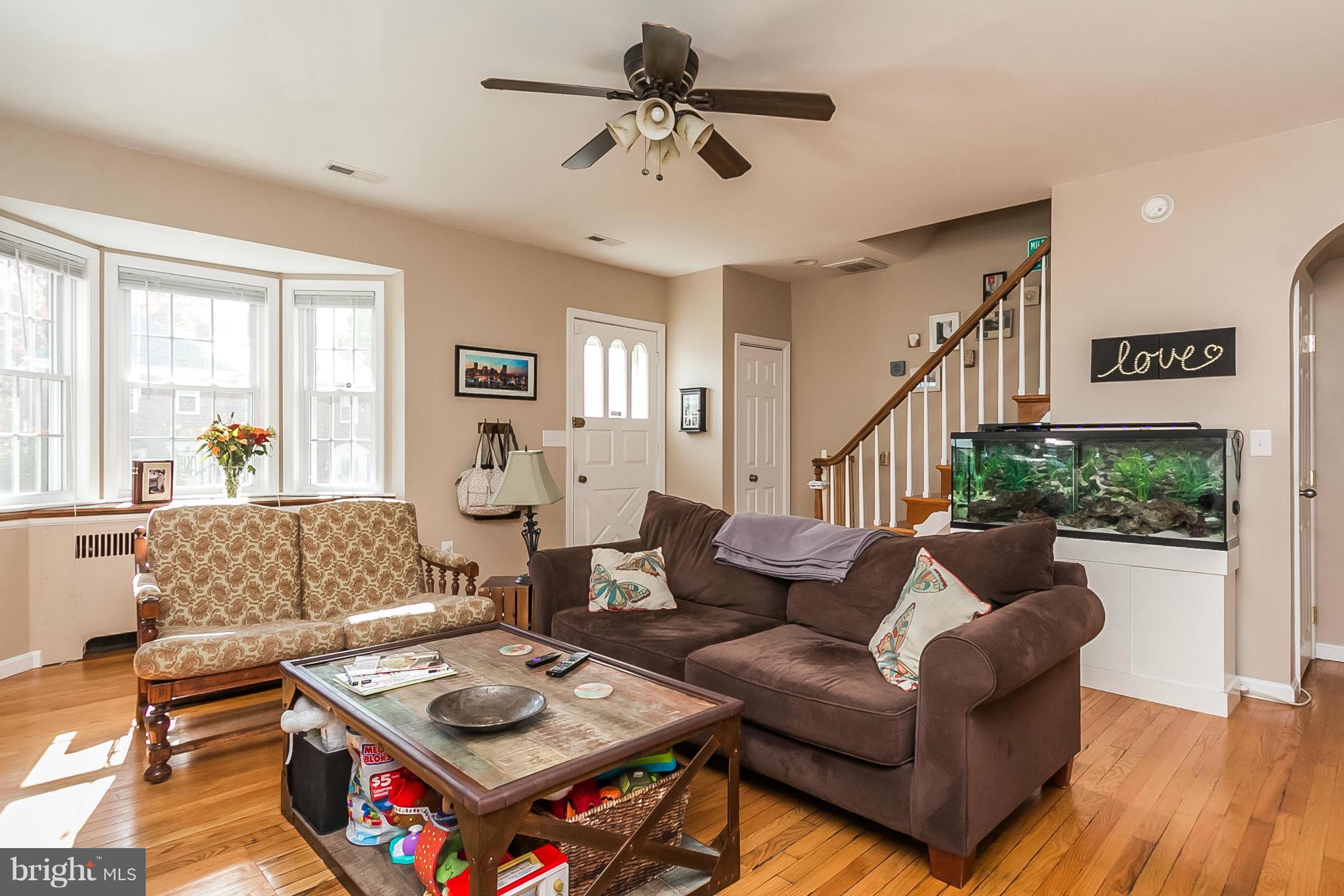 1608 Shadyside Road Baltimore, MD 21218 - Photo 5 of 26 Living Room