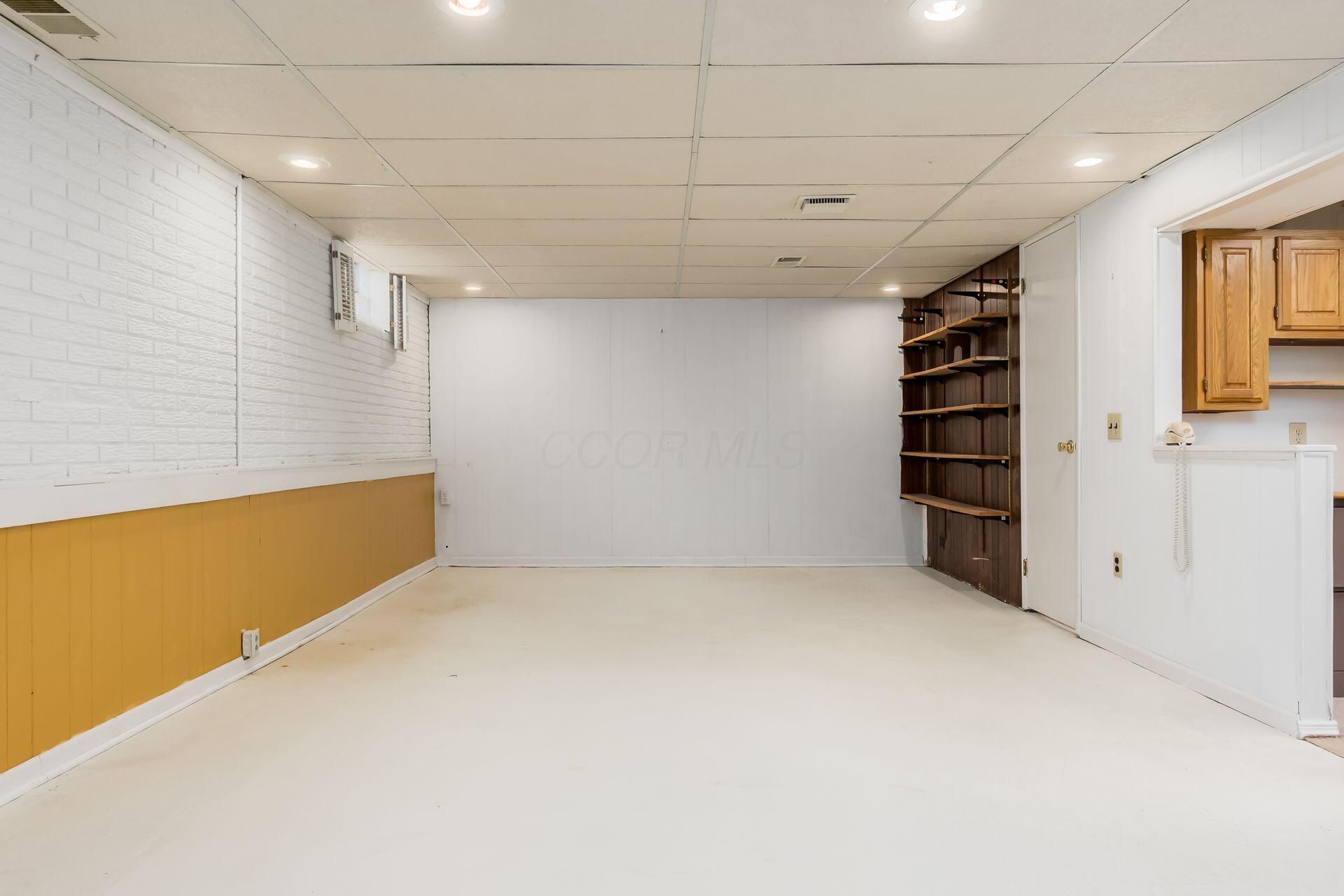 4765 Coach Road Columbus, OH 43220 - Photo 39 of 47 Combination of natural and recessed lighting