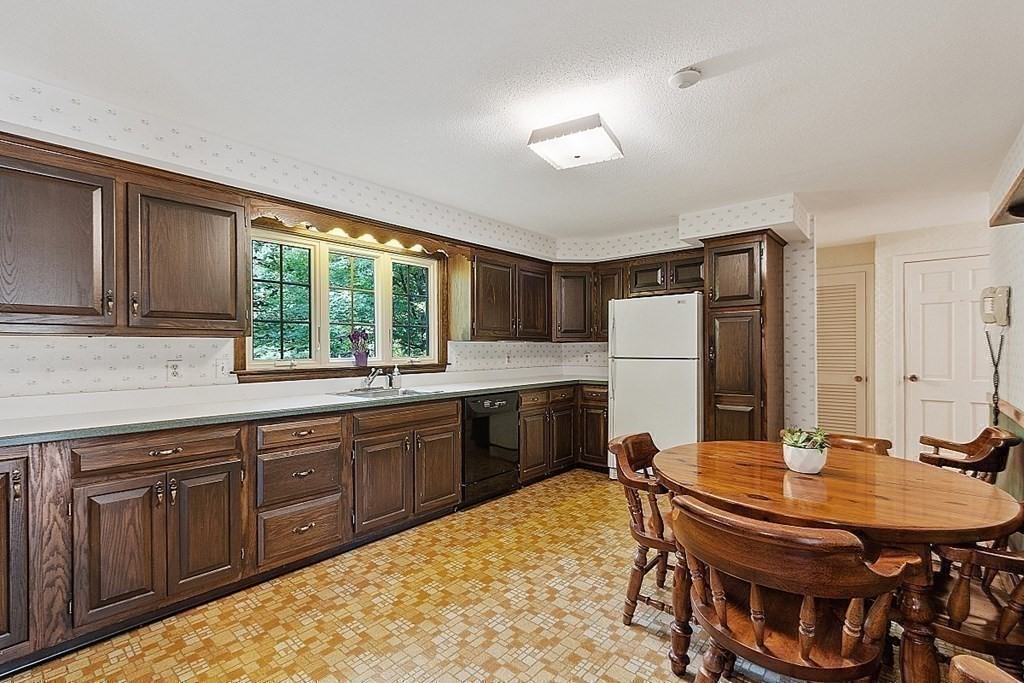 191 Gates Pond Road Berlin, MA 01503 - Photo 5 of 27