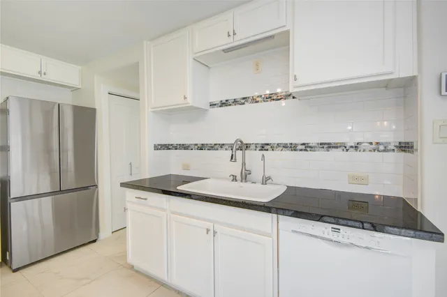 $2,400 | 4427 Waterfall Way, Sugar Land, TX 77479