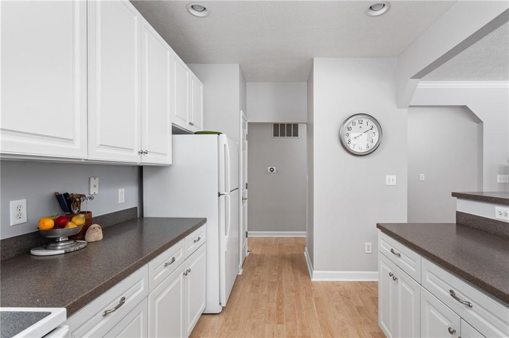 1040 Shadow Ridge Road Indianapolis, IN 46280 - Photo 9 of 23 Gallery Image 9