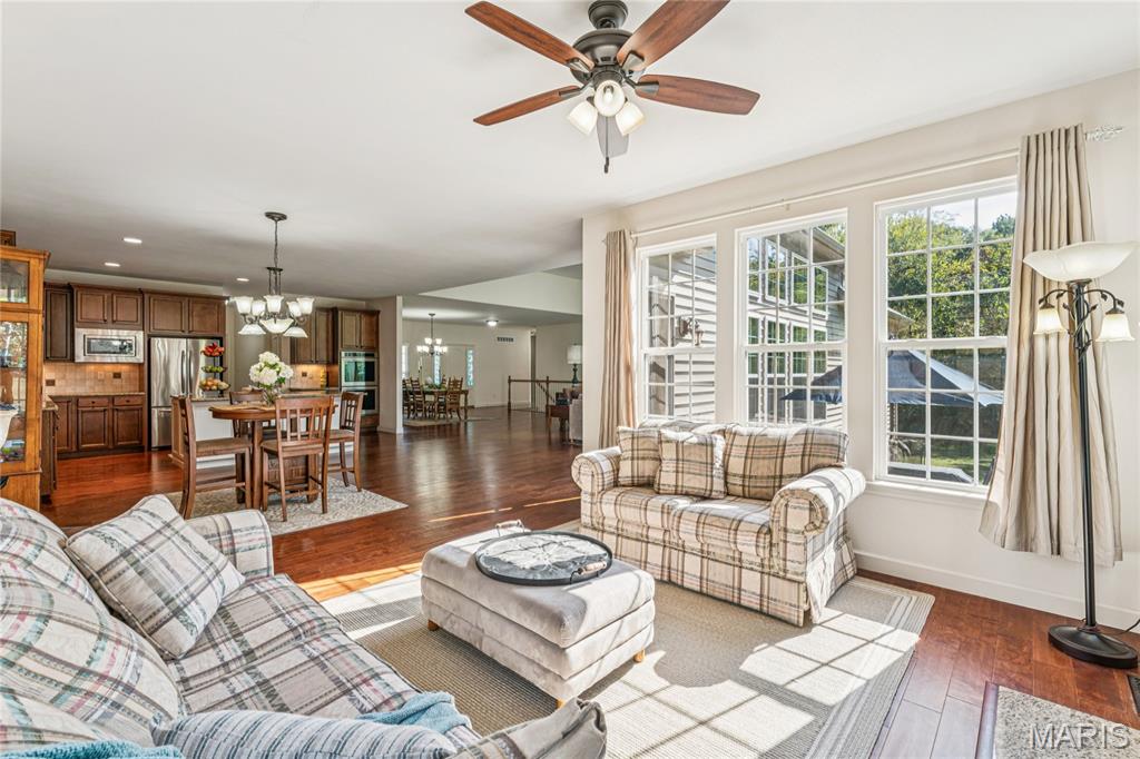 409 Griffith Lane Chesterfield, MO 63005 - Photo 13 of 41