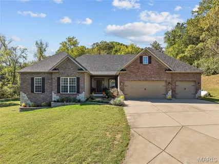 $975,000 | 409 Griffith Lane, Chesterfield, MO 63005