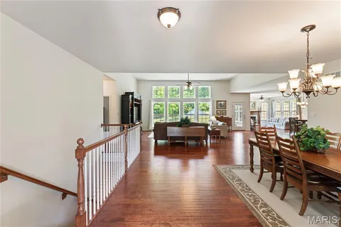 $975,000 | 409 Griffith Lane, Chesterfield, MO 63005