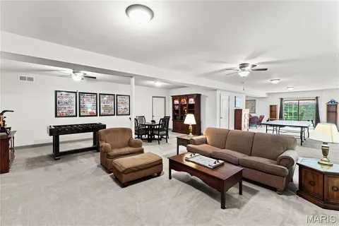 $975,000 | 409 Griffith Lane, Chesterfield, MO 63005