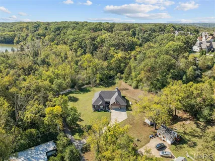 $975,000 | 409 Griffith Lane, Chesterfield, MO 63005