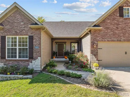 $975,000 | 409 Griffith Lane, Chesterfield, MO 63005
