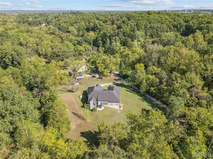 $975,000 | 409 Griffith Lane, Chesterfield, MO 63005