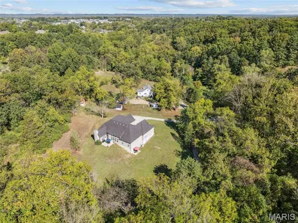 $975,000 | 409 Griffith Lane, Chesterfield, MO 63005