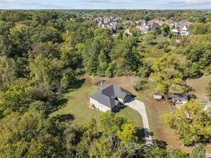 $975,000 | 409 Griffith Lane, Chesterfield, MO 63005