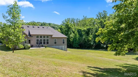$975,000 | 409 Griffith Lane, Chesterfield, MO 63005
