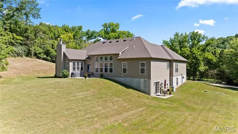 $975,000 | 409 Griffith Lane, Chesterfield, MO 63005