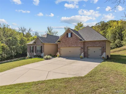 $975,000 | 409 Griffith Lane, Chesterfield, MO 63005