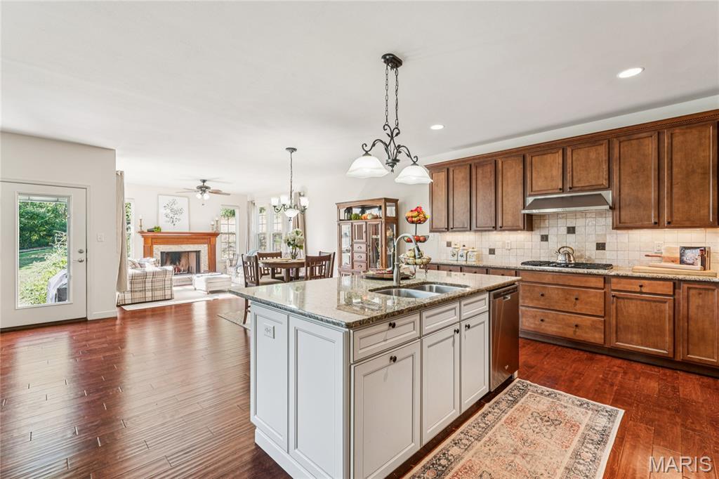 409 Griffith Lane Chesterfield, MO 63005 - Photo 6 of 41