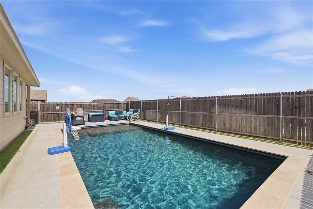 645 Ridgeback Trail Fort Worth, TX 76052 - Photo 2 of 39