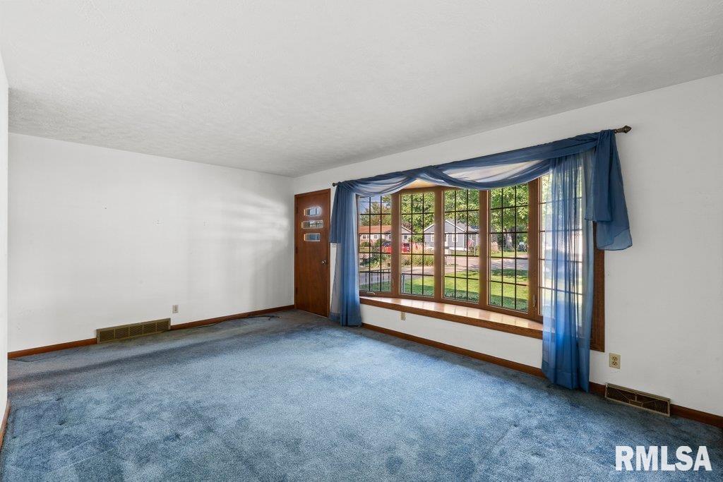 3305 39th Street Moline, IL 61265 - Photo 6 of 35 Gallery Image 6