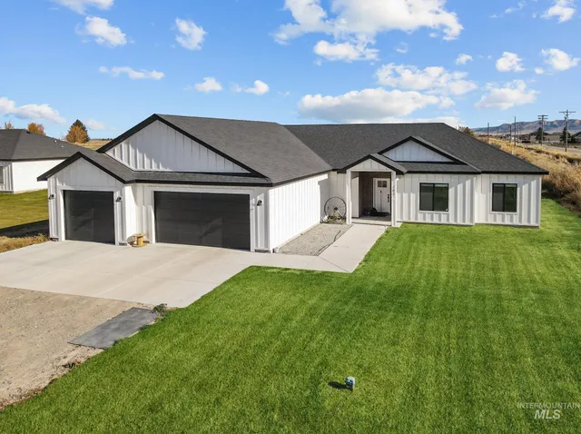 $465,000 | 197 South 236th Street East, Burley, ID 83318