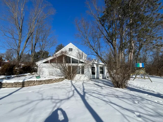 $209,900 | 5949 Draper Road, Jackson, MI 49201