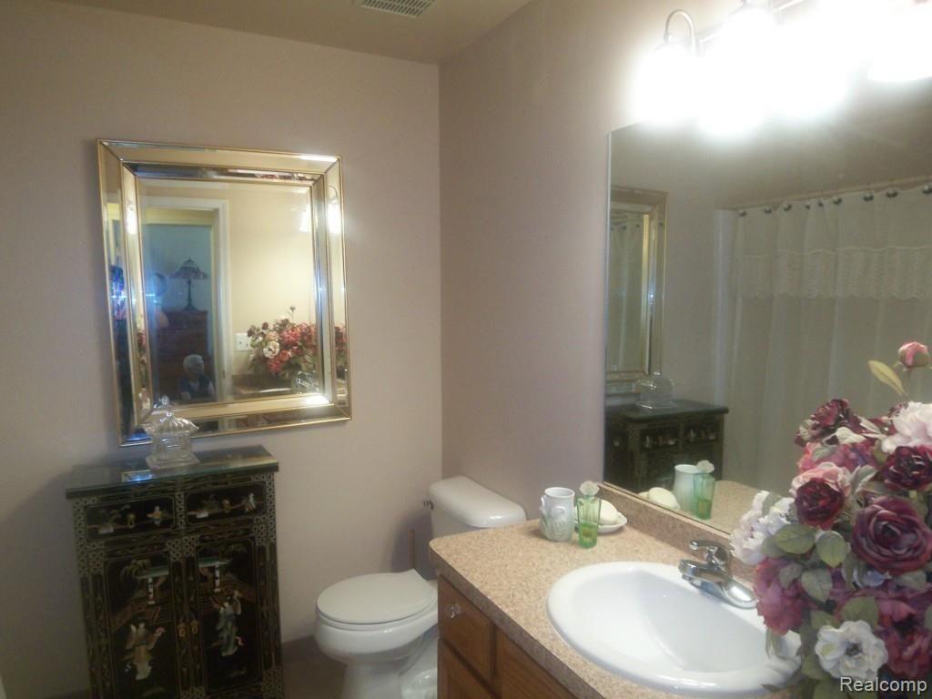 33500 Utica Road Fraser, MI 48026 - Photo 24 of 65 100_6566.jpg