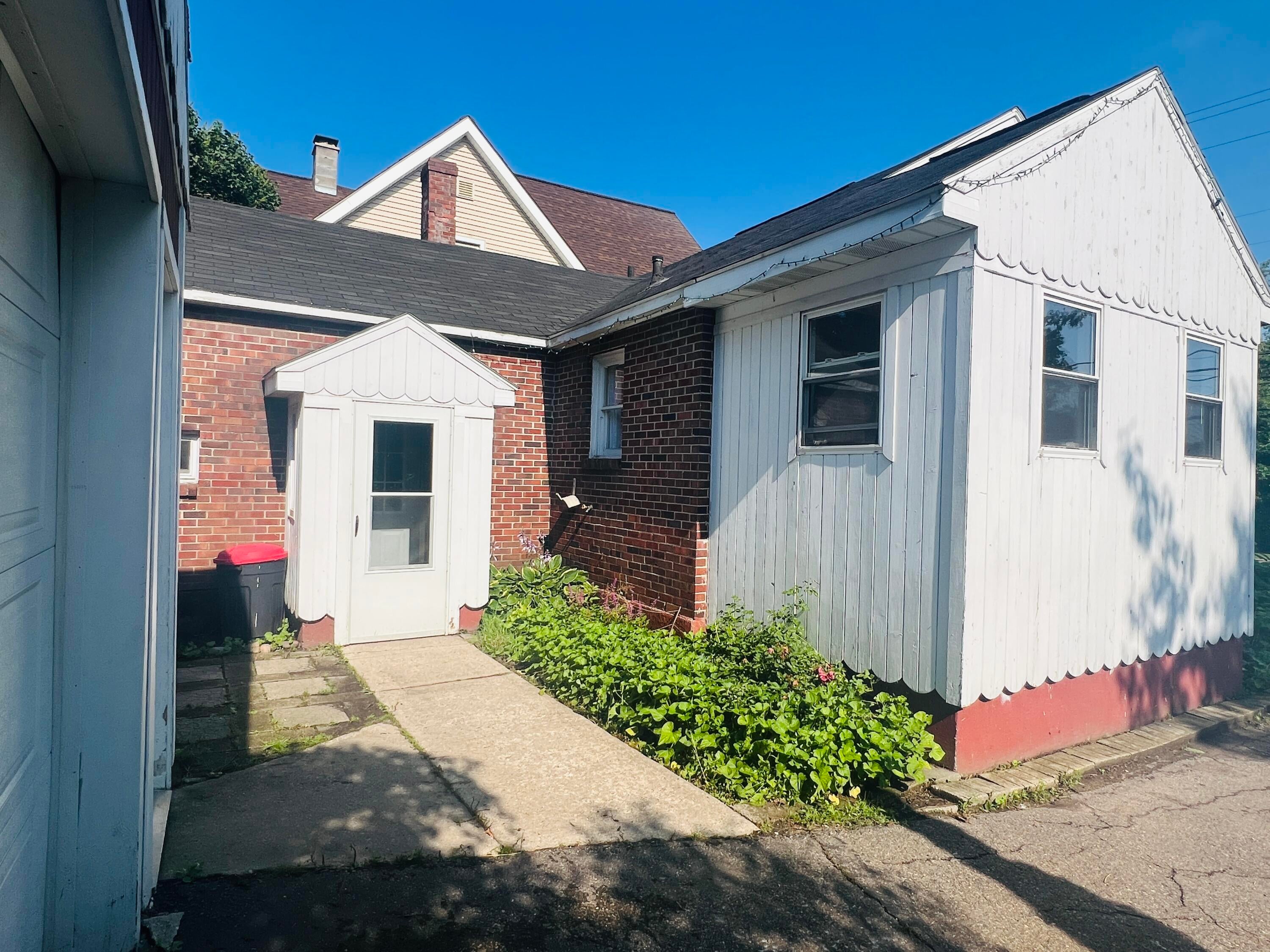 239 Ridge Street Sault Ste. Marie, MI 49783 - Photo 3 of 36 Gallery Image 3