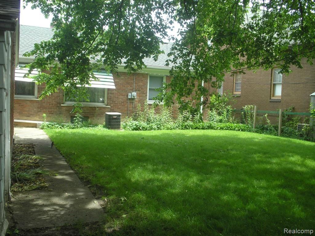 1039 Nottingham Road Grosse Pointe, MI 48230 - Photo 14 of 15 111.jpg