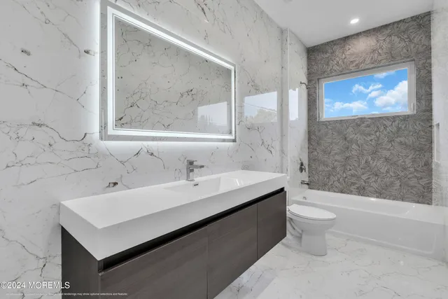 $1,800,000 | 1005 Harbor Drive, Toms River, NJ 08755