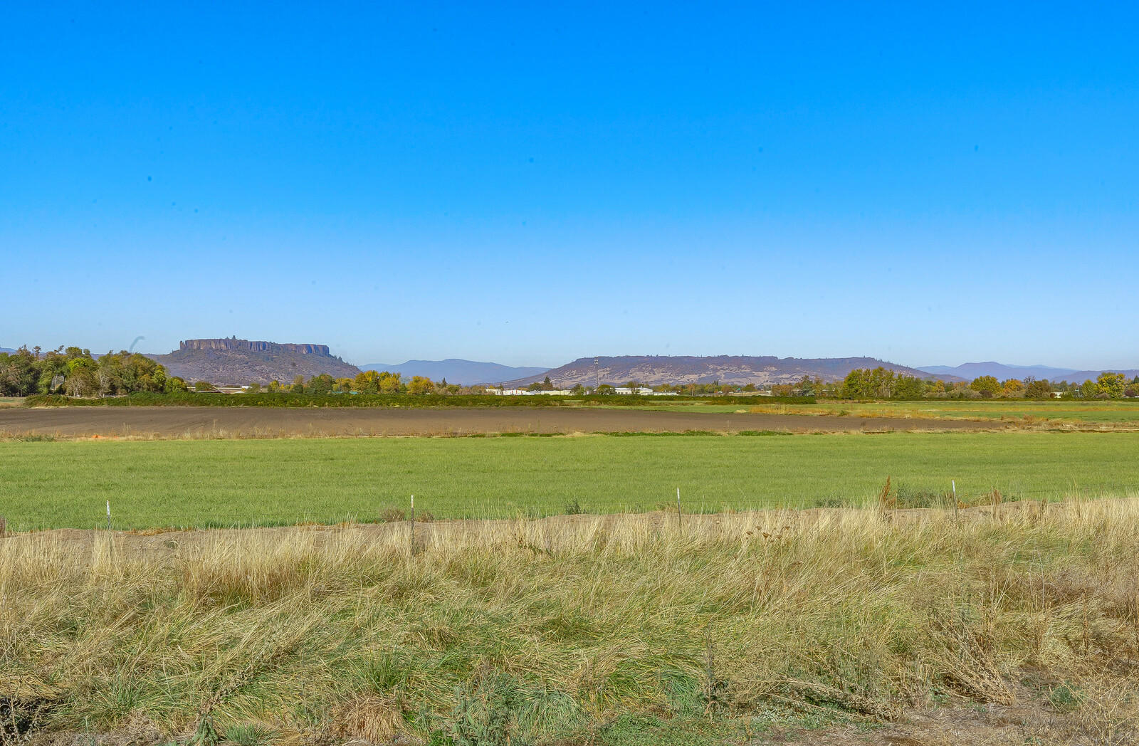 5405-5413 Seven Oaks Road Central Point, OR 97502 - Photo 64 of 65 a view of an ocean from a mountain