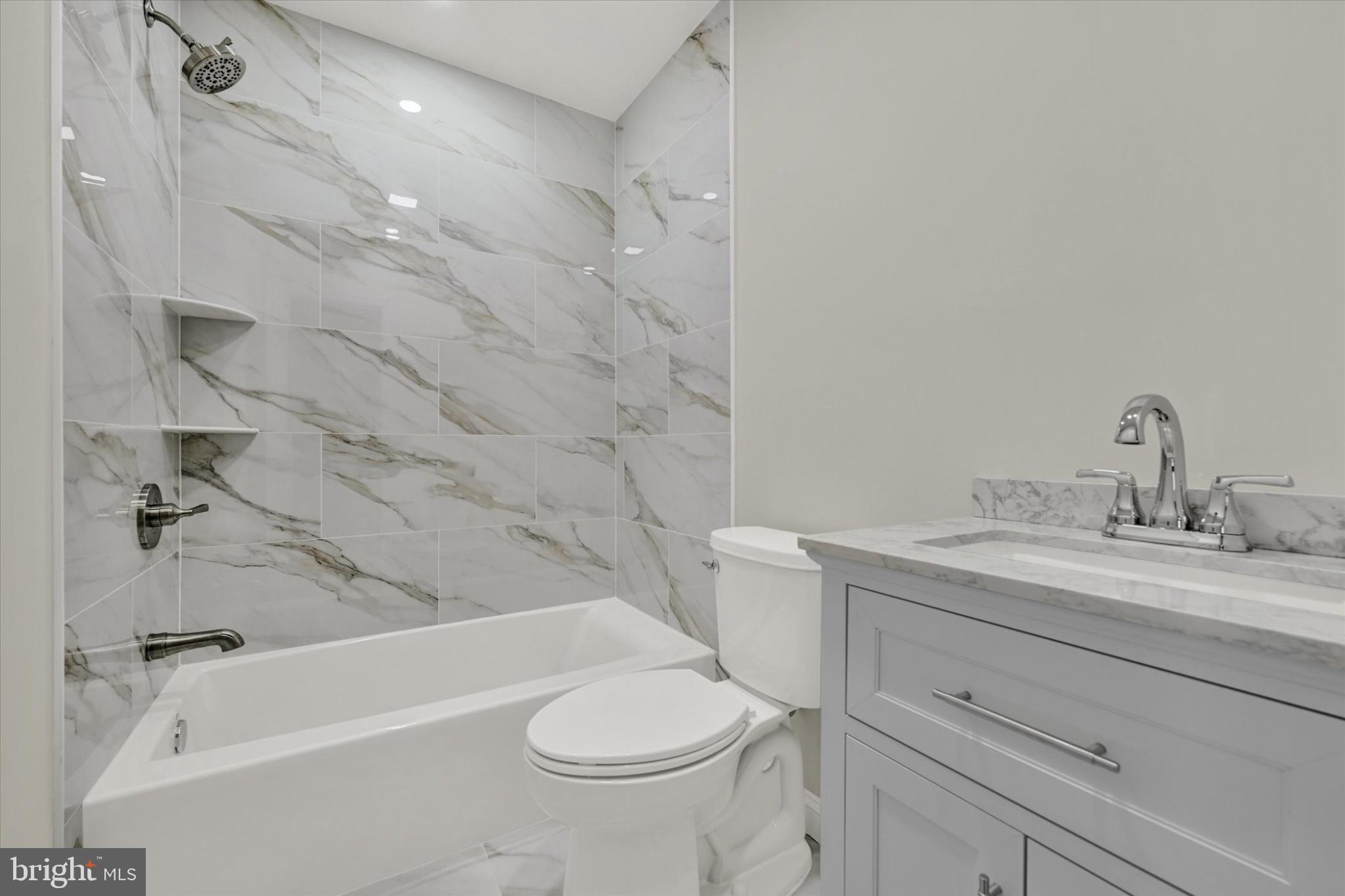 119 North Poppleton Street Baltimore, MD 21201 - Photo 16 of 41 a bathroom with a sink a toilet and a bathtub