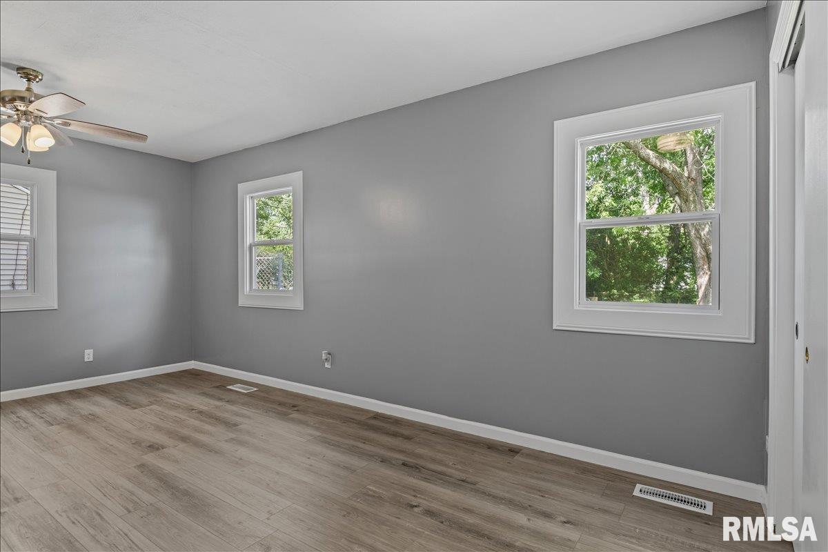 8 Douglas Court Springfield, IL 62704 - Photo 13 of 31