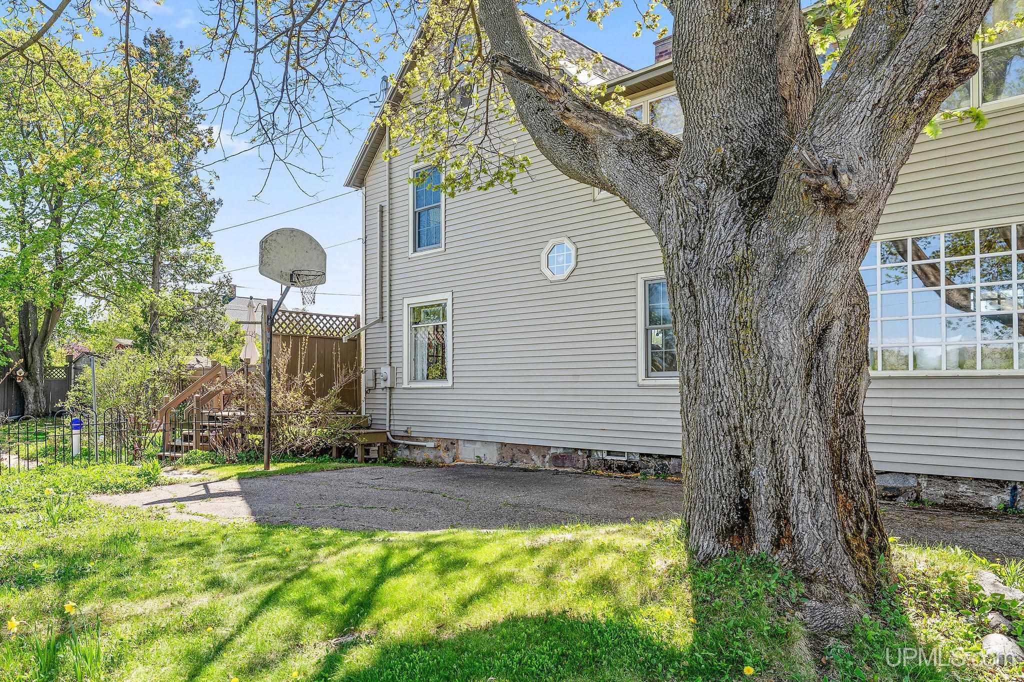 138 Bessemer Street Ishpeming, MI 49849 - Photo 7 of 48